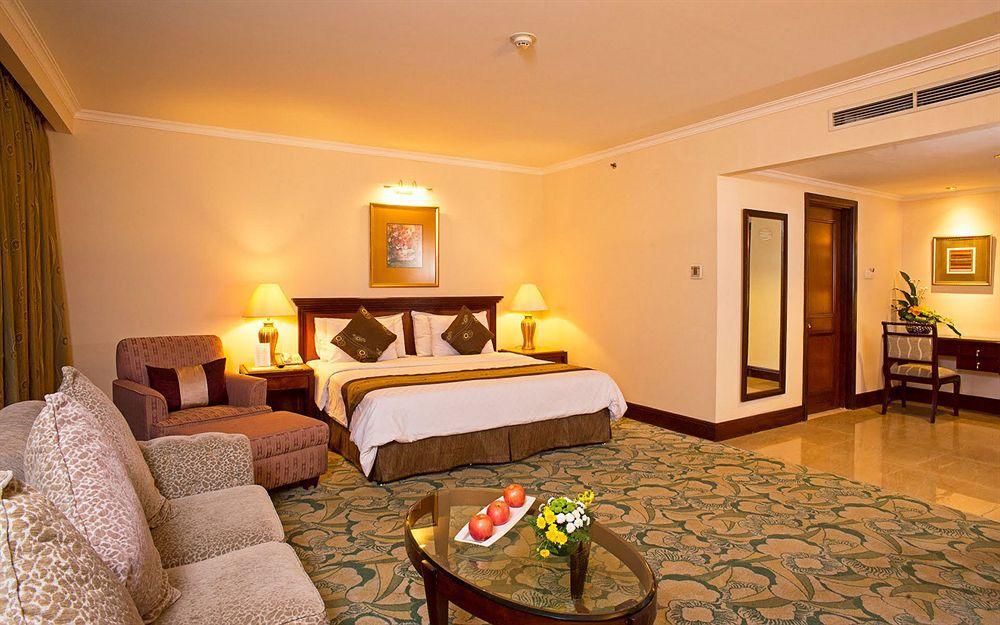 Aston Tropicana Hotel Бандунг Экстерьер фото