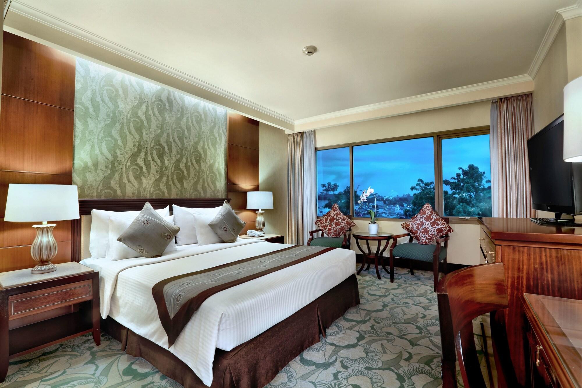 Aston Tropicana Hotel Бандунг Экстерьер фото