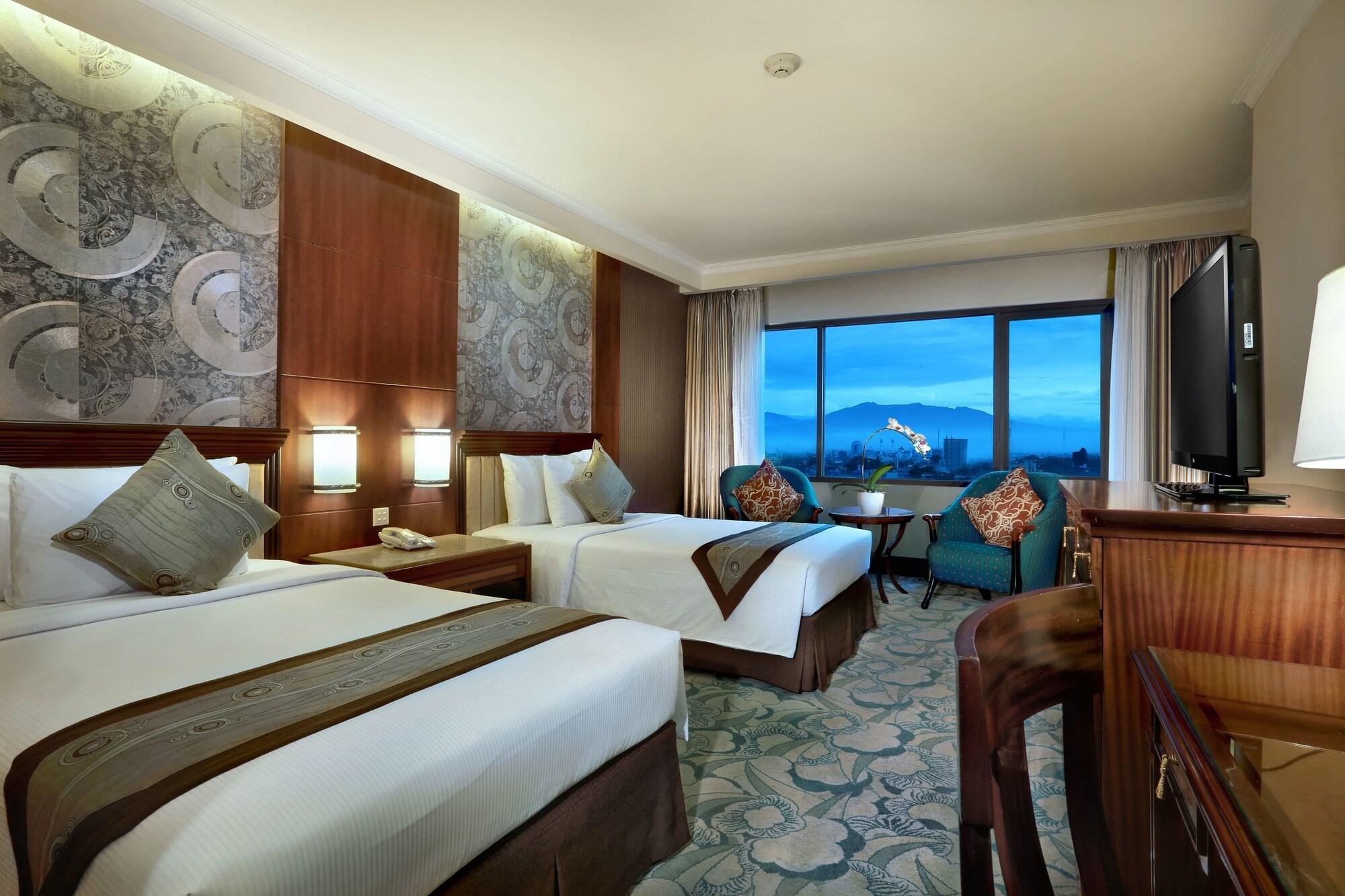 Aston Tropicana Hotel Бандунг Экстерьер фото