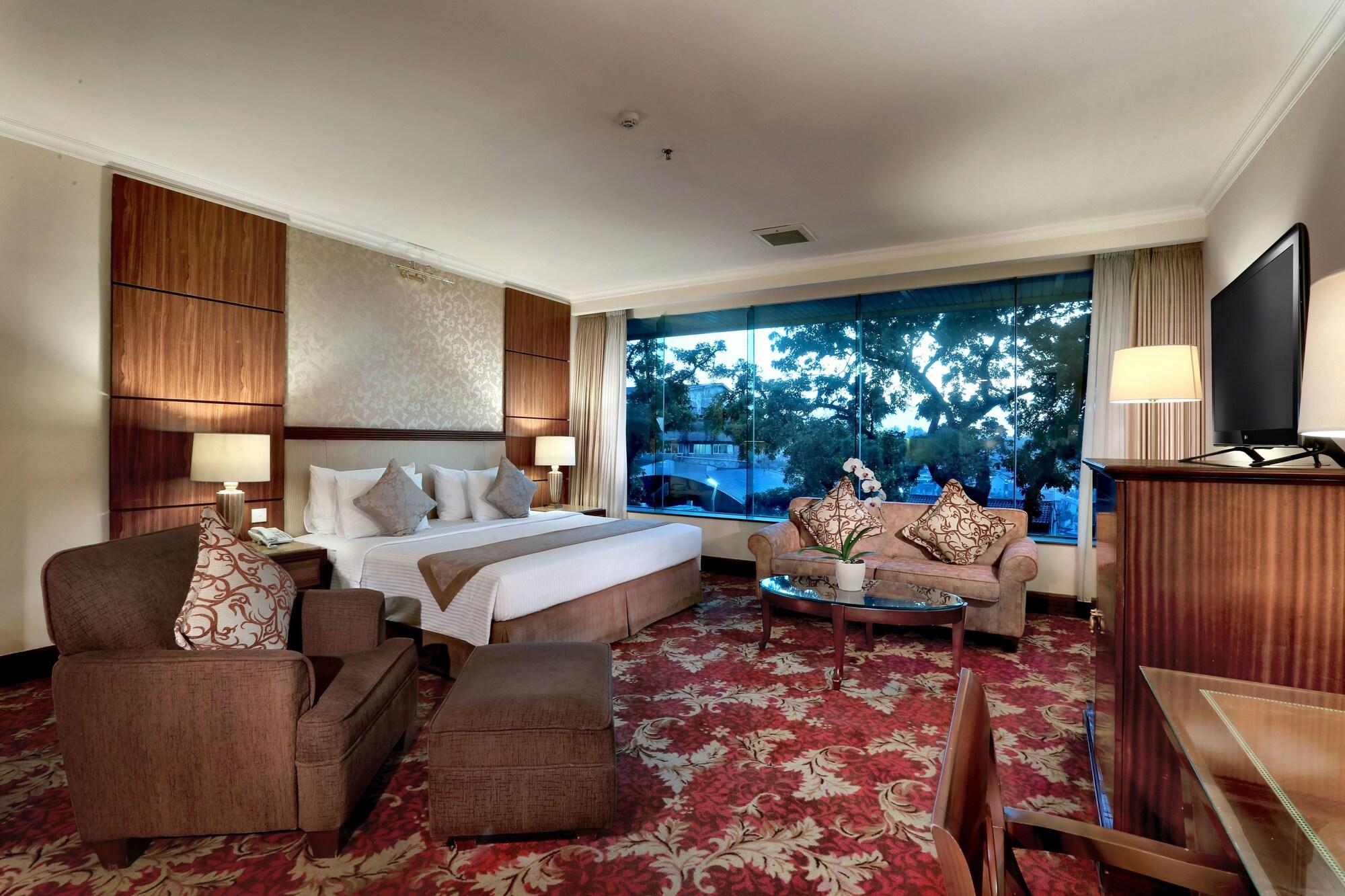 Aston Tropicana Hotel Бандунг Экстерьер фото
