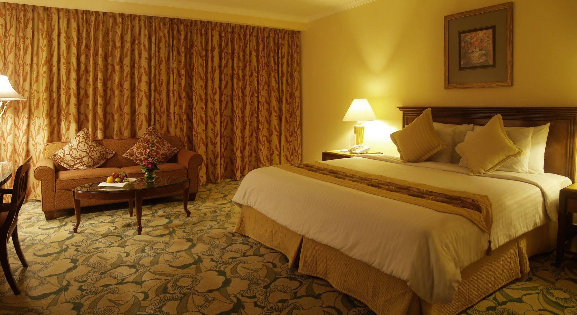 Aston Tropicana Hotel Бандунг Экстерьер фото