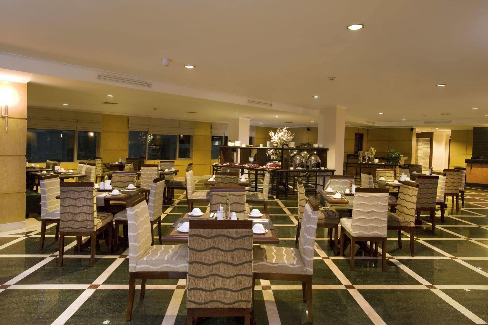 Aston Tropicana Hotel Бандунг Экстерьер фото