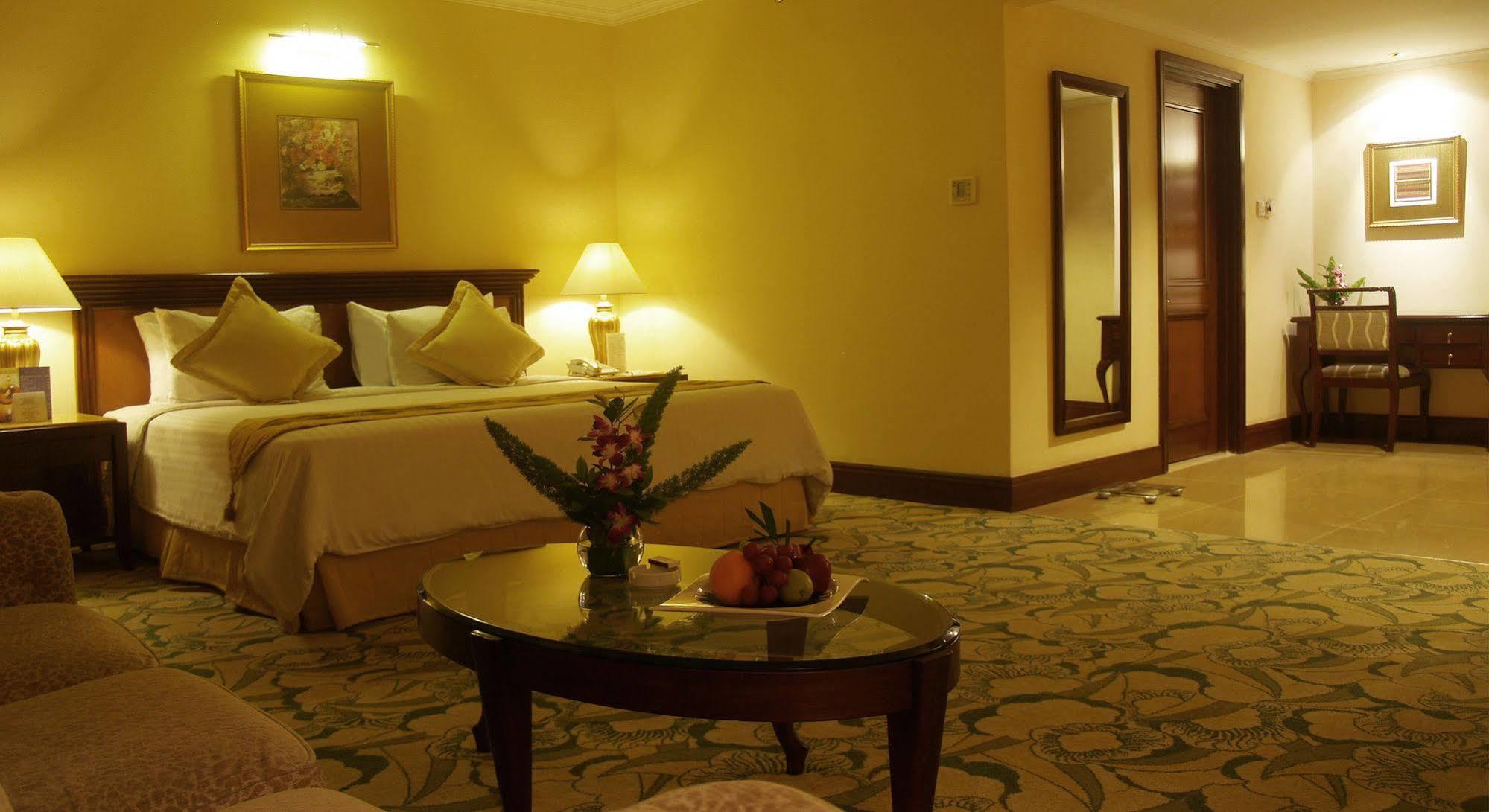 Aston Tropicana Hotel Бандунг Экстерьер фото