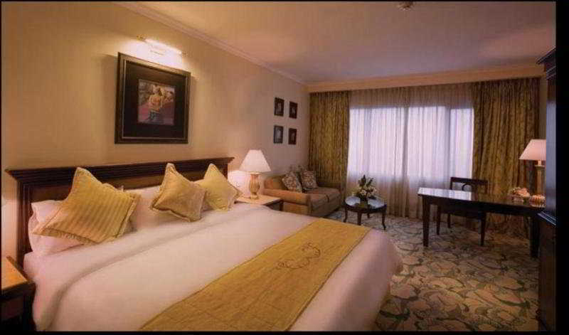 Aston Tropicana Hotel Бандунг Экстерьер фото